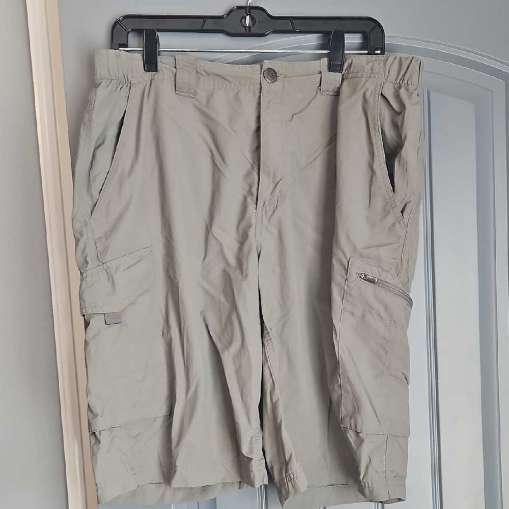 Columbia Omni-Shade Gray Cargo Shorts